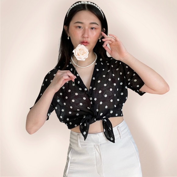 Vintage polkadot black and white short sleeve blouse. - Picture 2 of 4